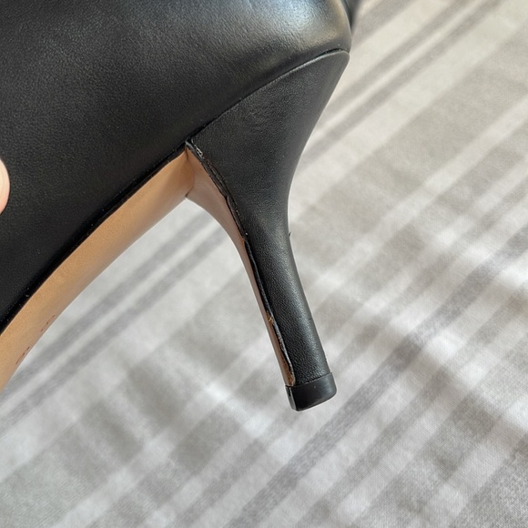 COACH “ZAN” black patent & leather heels, with silver “Coach” emblem. Size 9. - Picture 12 of 16